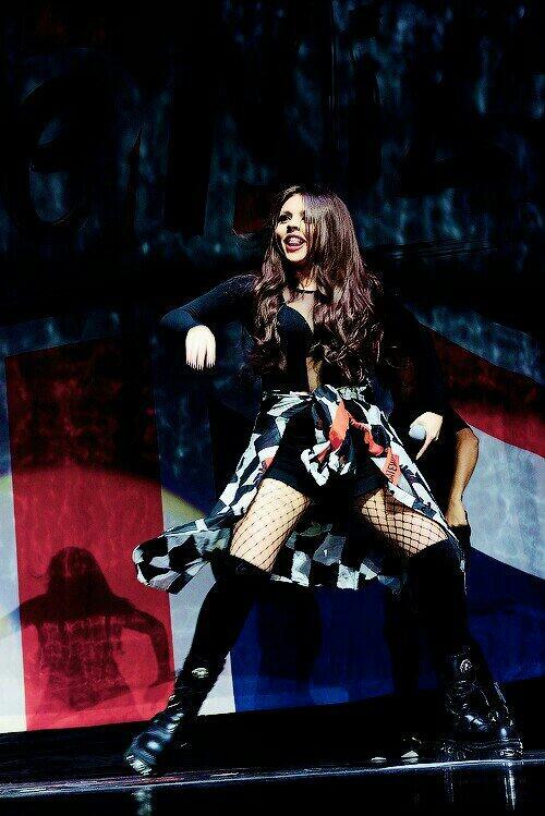 TheEuroMixers's tweet photo. RT si tu sunshine es Jesy #RollersMusicAwards Little Mix http://t.co/9uOh3l3vrt