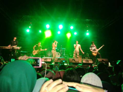 asli keren, sering" dah ngajak bang onad 👍 "<a href="/Vierratale/">VIERRATALE</a>: yeah ^^ RT <a href="/soefest6th/">SOEDIRMAN FESTIVAL</a>:  <a href="/_widikidiw_/">MUFASA</a> feat @Onadioleonardo "