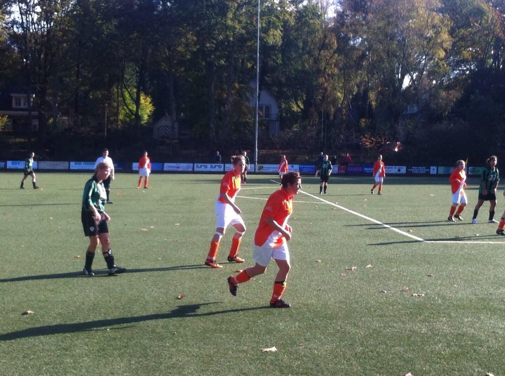 geukemeijer's tweet photo. Hardlopen op een mooie zondag. Tussendoor even kijken bij dames Trekvogels  4-Orion 2. Uitslag 0-1, proficiat dames! http://t.co/lcamDljUDu