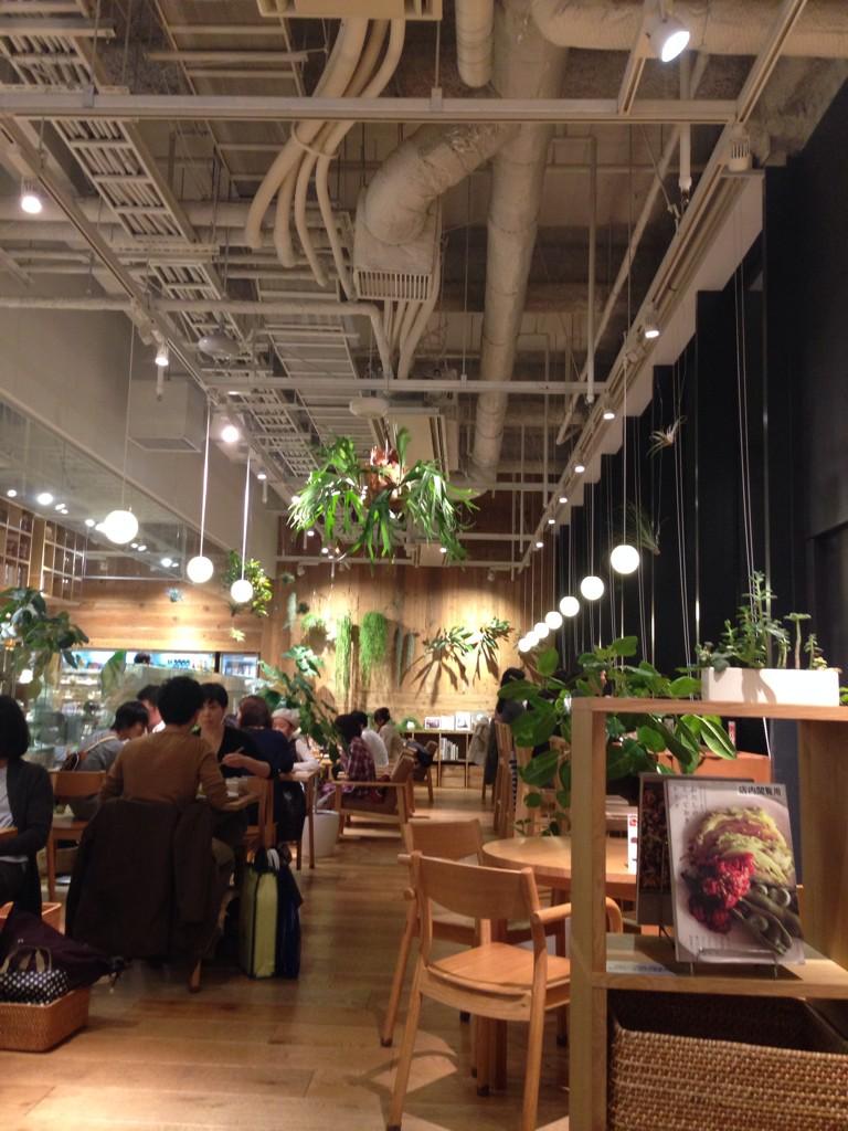 emiijj's tweet photo. グランフロントの無印のご飯、最近ハマり中♥️雰囲気も好き♥️酒粕チーズケーキめちゃくちゃ美味♥️ http://t.co/HN0tgO6NZy
