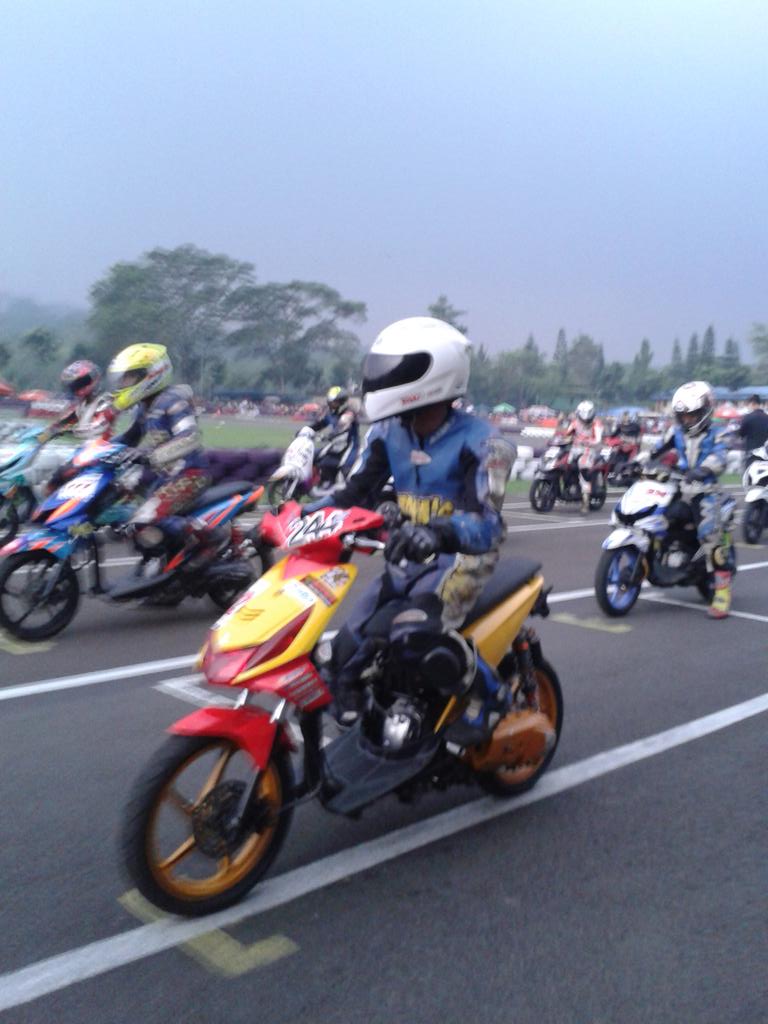CorneringDepok's tweet photo. Itu keren banget :$ "@Aryasena_: @Nday004 joki kita hari ini http://t.co/2U3yqfnKbd"