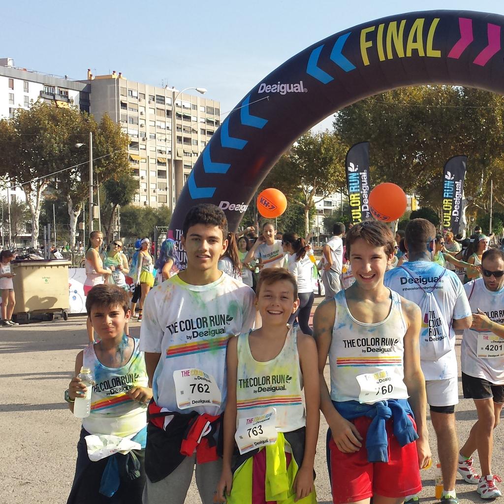 JuditLuqu's tweet photo. #Thecolorrunsevilla #TheColorRunByDesigual #happy http://t.co/VJ5zUpWGUg