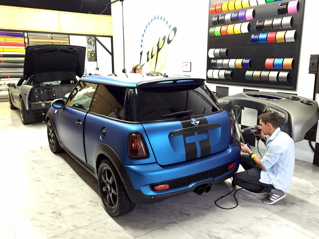 Ultimando detalles para la entrega de este minino vestido en azul mate y carbono 3M!! tintado de faros by <a href="/307Ivan/">★✪IVANOVICH✪★</a>