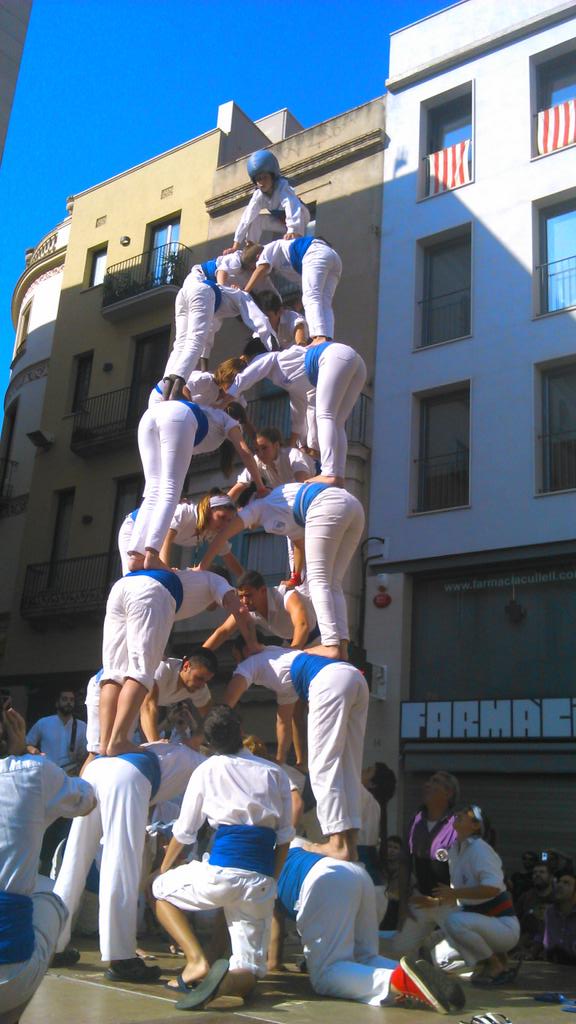 cricrigardu's tweet photo. Pira de 10 avui a la capital de l'Alt Empordà :) @CCFigueres  @FalconsVilanova http://t.co/N4dgO0CE9R