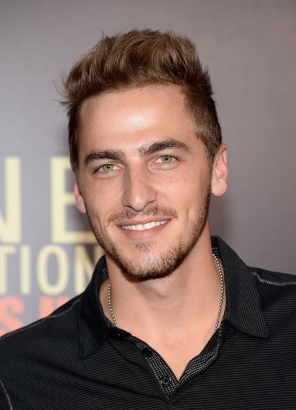 Hoje é aniversario do ator e cantor Kendall Schmidt, Happy Birthday Kendall. 