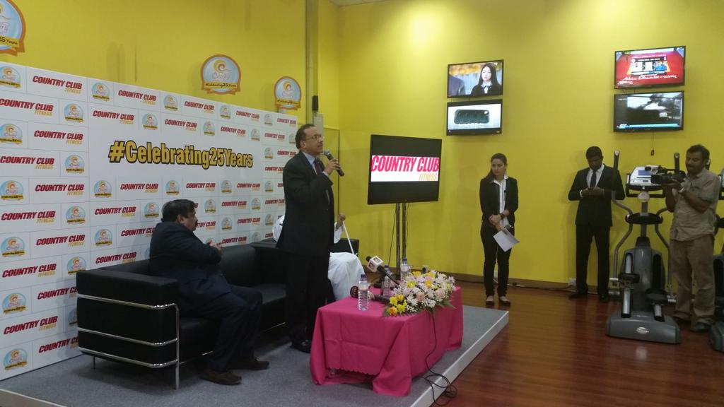 rajeevreddy_CC's tweet image. HE JS MUKUL..WOWED THE MEDIA.WITH THE INDO.OMAN.BOND THRO COUNTRY CLUB.