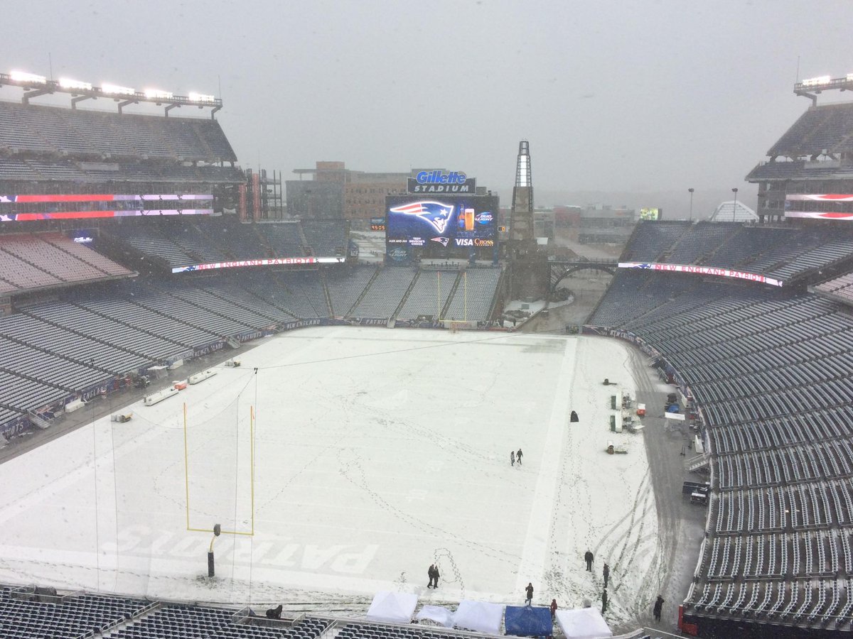 ScottyMcCreery's tweet photo. “@ESPNBoston: Football weather! http://t.co/NzvZA7v3xy” i love it!