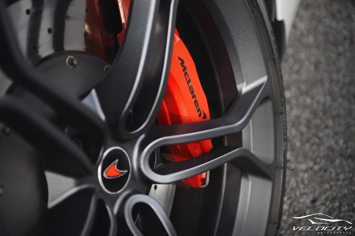 VelocityMoto's tweet photo. It stops as violently as it goes...the #Mclaren #MP412C uses massive 14.6 rotors with AP Racing 6 piston calipers http://t.co/J7FILRtUwx