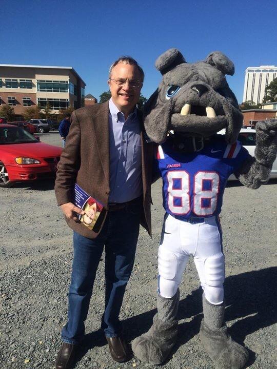 RustonBruce's tweet photo. Had a great time at the La Tech Homecoming parade with all the top dawgs! http://t.co/YEsflyfALZ