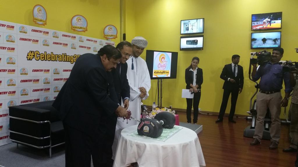 rajeevreddy_CC's tweet image. MEN OF STEEL...CUTTING THE CAKE.FOR GLOBAL AWARENESS FOR FITNESS..INSPIRING THE COMMUNITY