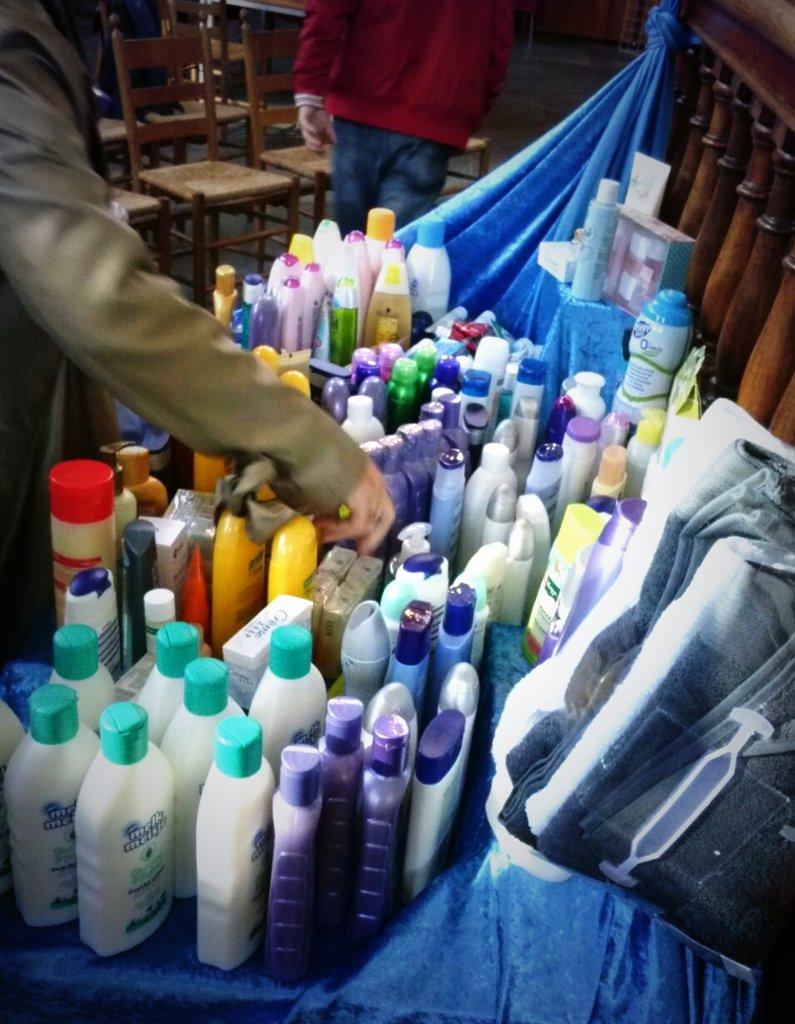 Vanochtend #oogstdienst in onze kerk: heel veel toiletartikelen ingezameld voor <a href="/VoedselbankenNL/">VoedselbankenNL</a> #Schilderswijk!