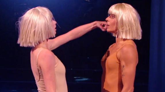 purecharts's tweet photo. "Danse avec les stars" : Sia interprète "Chandelier" avec Fauve Hautot (vidéo) http://t.co/3eVzdLpO61 #DALS #SIADALS http://t.co/oyJYUQGg52