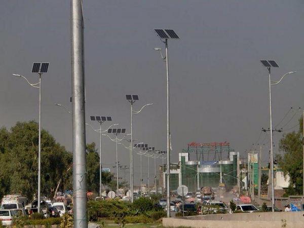 GeoReshma's tweet photo. KP govt putting solar panels for street lights .. #Hayatabad #Peshawar  
#NayaKPK http://t.co/T0mRCanQG3