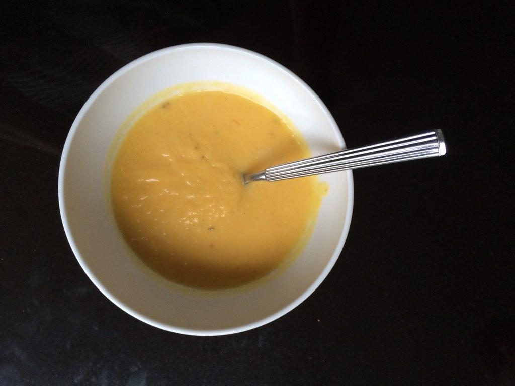 Tomlovestorun1's tweet photo. First course, pumpkin soup accompanied by Randy Newman #devinyl http://t.co/LO2GJp6arX