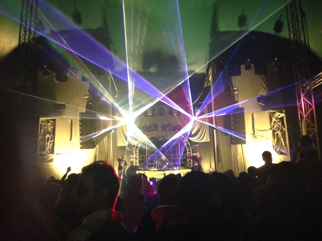 Allan_zupaa's tweet photo. Soirée feriaud @DjWiky #soireeferiaud  💥😏 http://t.co/SSiZOoiZ0k