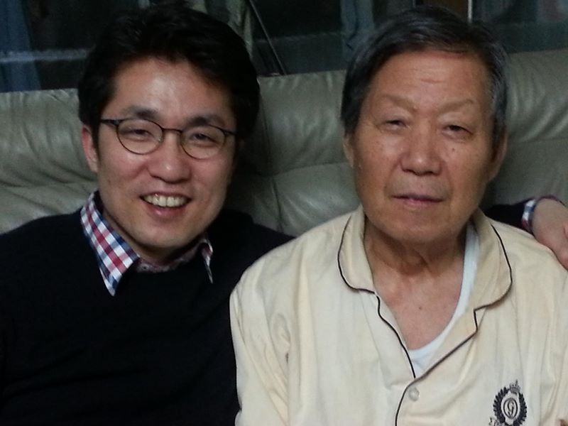 newkoreaksm's tweet image. 2013년 5월 8일
사랑하는 아버지예요 당신보다는 늘 아들이 먼저셨던 세상에서 하나뿐인 제 아버지.. 아버지는 십여년전 사고로 말씀을 못하시고 ....goo.gl/3Q4ZH9