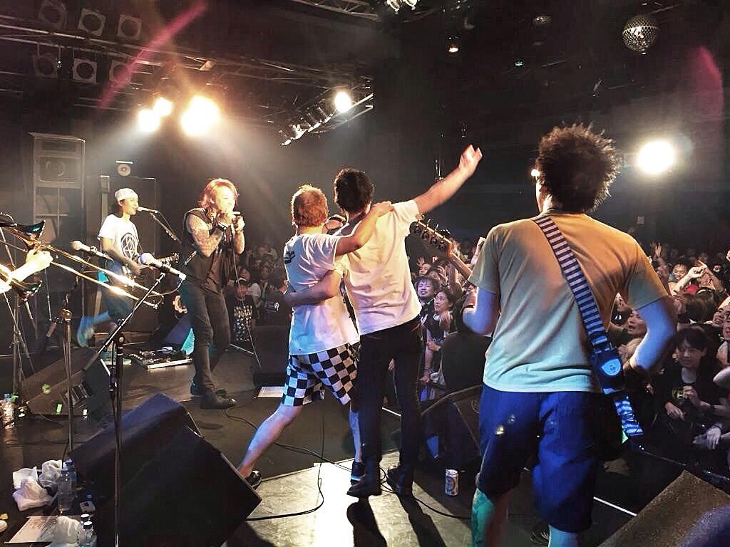 joshrox9999's tweet photo. 奇跡のワンショット！
KEMURI &amp; YOSHIYA &amp; ANTON
TIME BOMB セッション♫

みんなアリガトウ！ http://t.co/O5WMxhf2v2