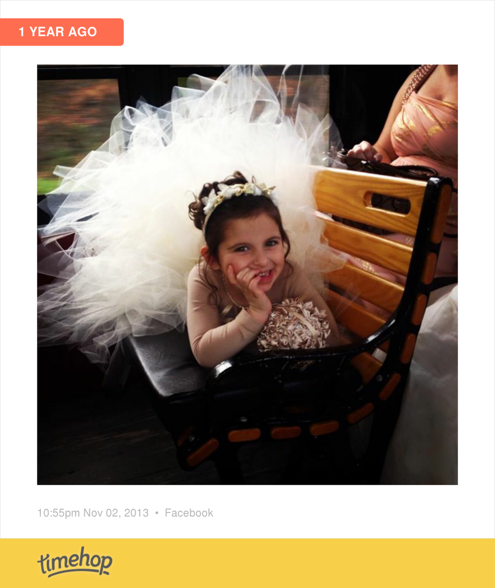 RLBGirl24's tweet photo. a year ago today she took some of the cutest pictures I will ever have! Love my flower girl!  http://t.co/lq4na3lmFA http://t.co/FpzoNfohhU