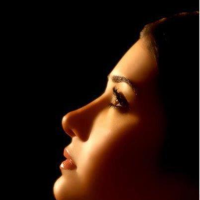 أٍنٌاُ ْكٍأَمُرَأٍةُ ّأُضٍاّعٌتَ ٌنْبِضِهُاٌ َبّقُلْبْ ِمَجِهّوِلٌ
ُهٌوِ ٌيِحٌيُاُ ٌبّهٍاْ ِوّهَيْ َتّمِوَتِ ٌبه!
ُ "