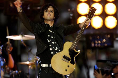 OnmarsSarah's tweet photo. Number 1: Billie Joe Armstrong ♥ http://t.co/O9mvYnnzwX