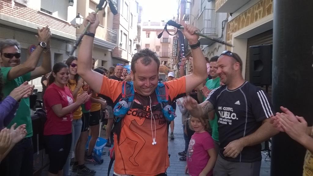 TrailMontanejos's tweet photo. Vini, Vini, Vini!!! El ultimo corredor en meta del Trail de Montanejos. Nos vemos el año que viene! #TdM30k #TdM2014 http://t.co/QVHsQjBQQo