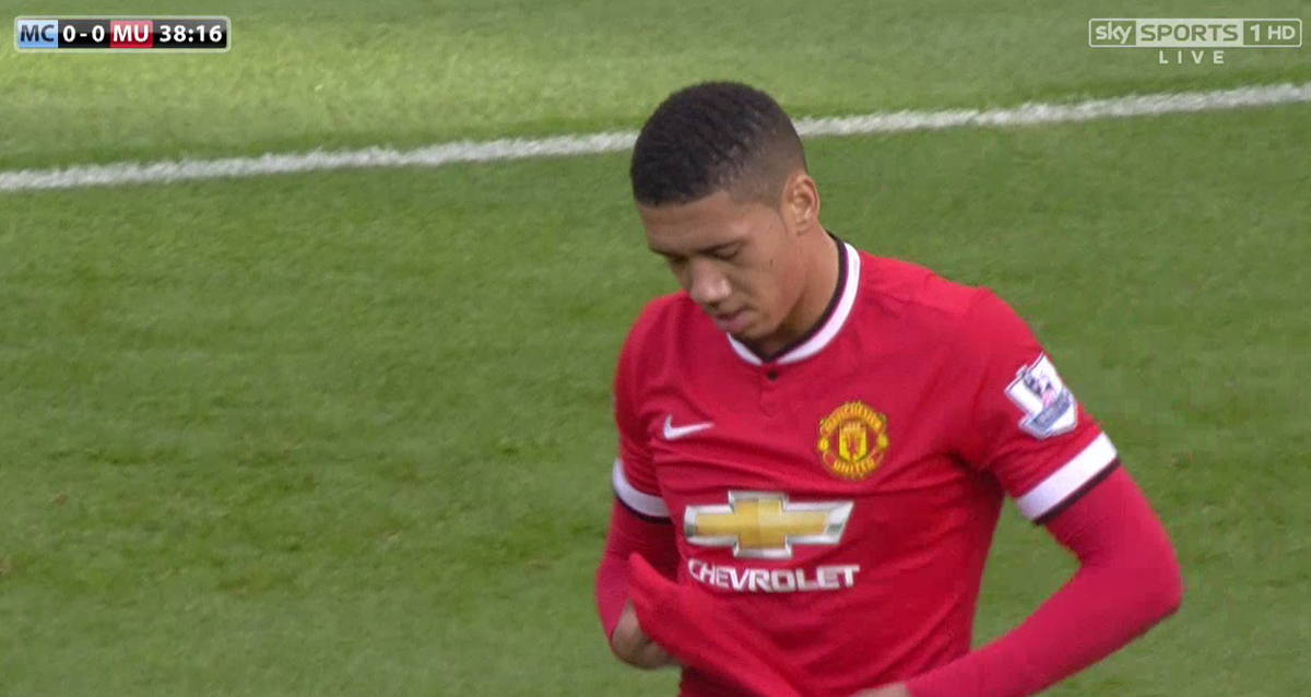 SkySportsPL's tweet photo. #MUFC down to 10-men. Smalling given his marching orders. Two bookings. What was he thinking?! #SuperSunday http://t.co/6vSGgoFE05