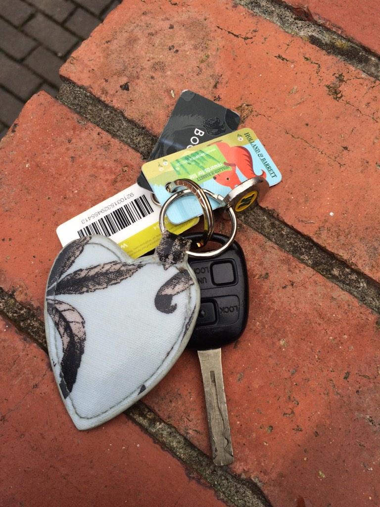 HandbridgeLife's tweet photo. RT @ChesterOuterNPU : Lost keys : "@Gavster88: Just found on Percy Road, belong to anyone!?  http://t.co/cT9ZUXsqQ4"@chestertweetsuk