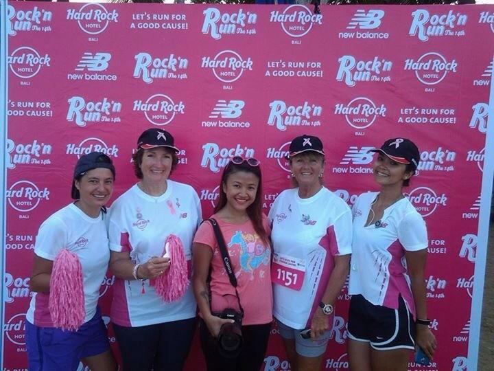 KimSonderen's tweet photo. #rockandrun #hardrockhotelbali #5k #BaliPinkRibbon #runforacause http://t.co/2xmvY9Z9fy