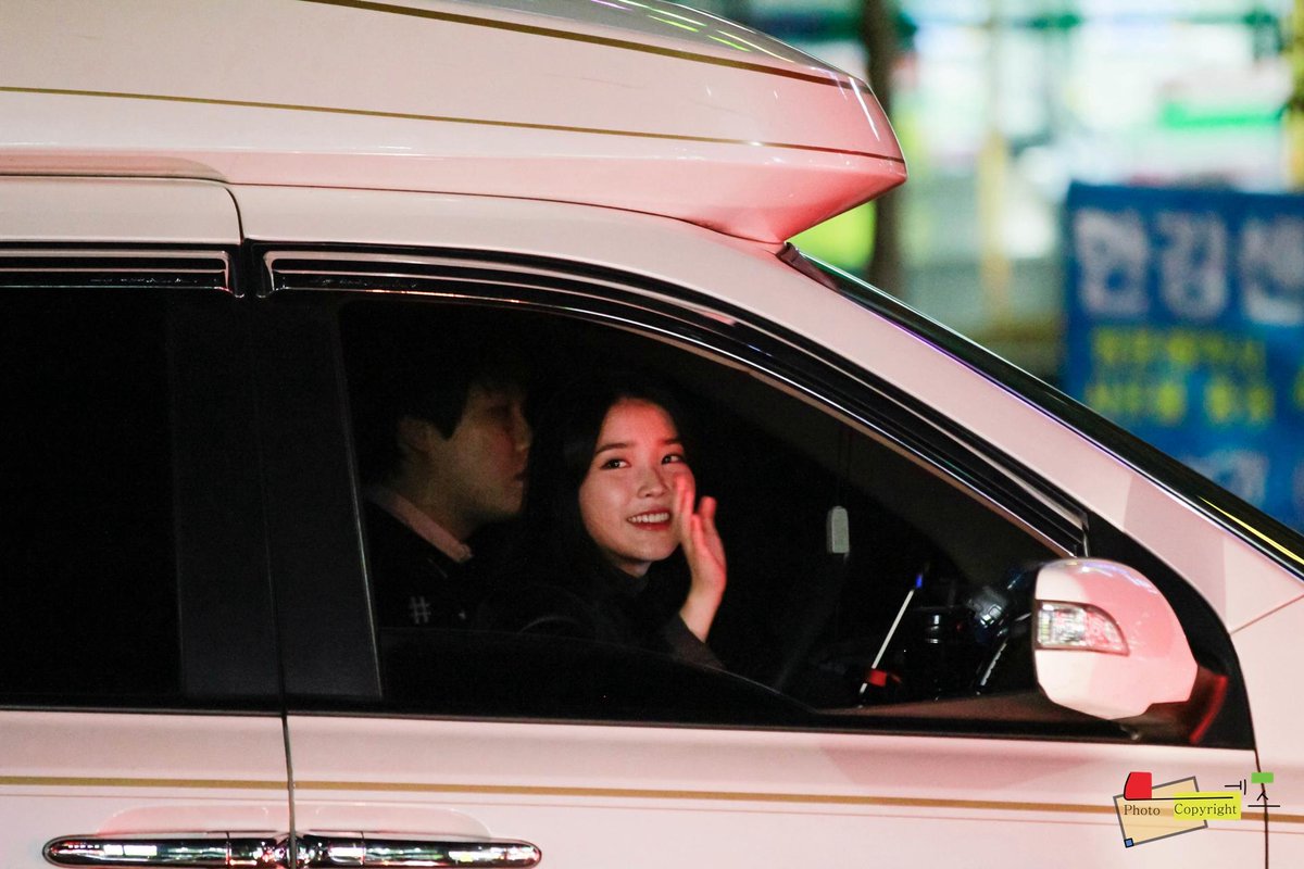 angelring33's tweet photo. 20141102 인기가요 퇴근길 아이유(@lily199iu ) Sample by 네스 http://t.co/T5Q0pBrxcR