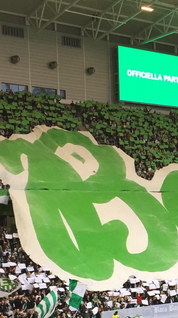 erikssoneelias's tweet image. "Vad fan är det här för jävla tifo, jag vill se matchen!"