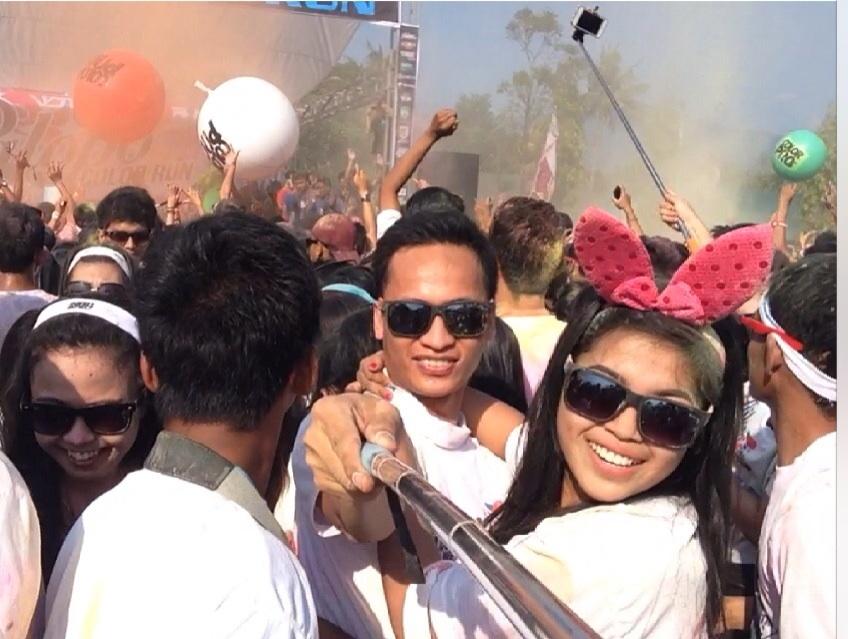 AdhamRavika's tweet photo. Palopo color run http://t.co/g62kJblNKH