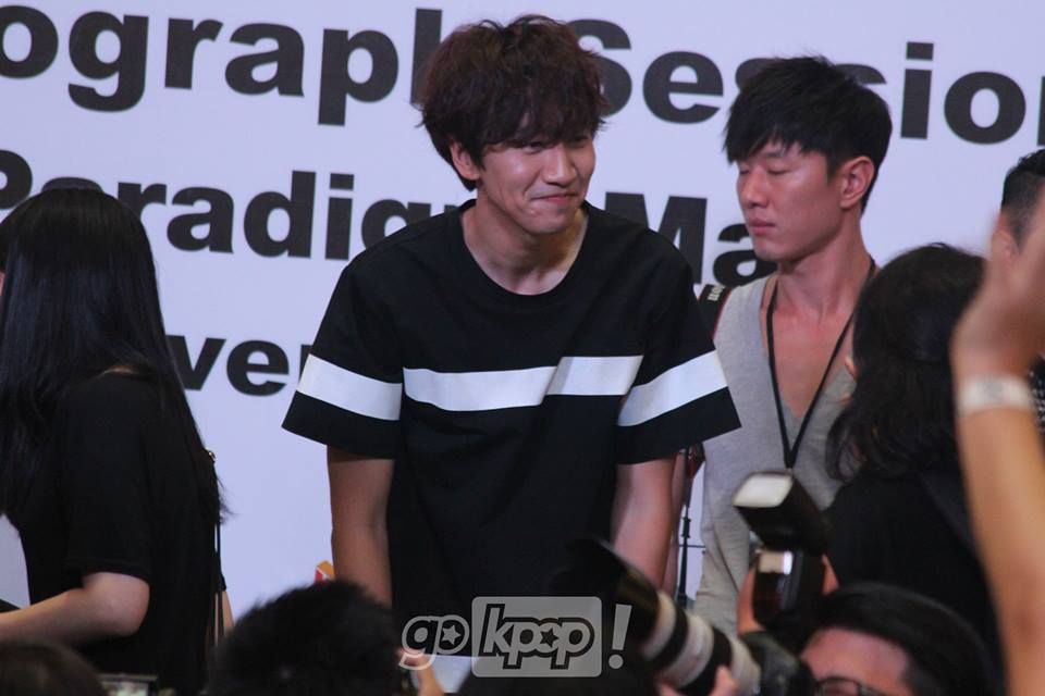 RunningManTeam's tweet photo. [HQ] 런닝맨 Running Man Race Start Season 2 in Malaysia - Fansign Event! cr:GoKpop 

#RaceStartMY http://t.co/ZoIaNkrunR