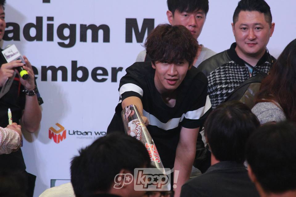 RunningManTeam's tweet photo. [HQ] 런닝맨 Running Man Race Start Season 2 in Malaysia - Fansign Event! cr:GoKpop 

#RaceStartMY http://t.co/ZoIaNkrunR
