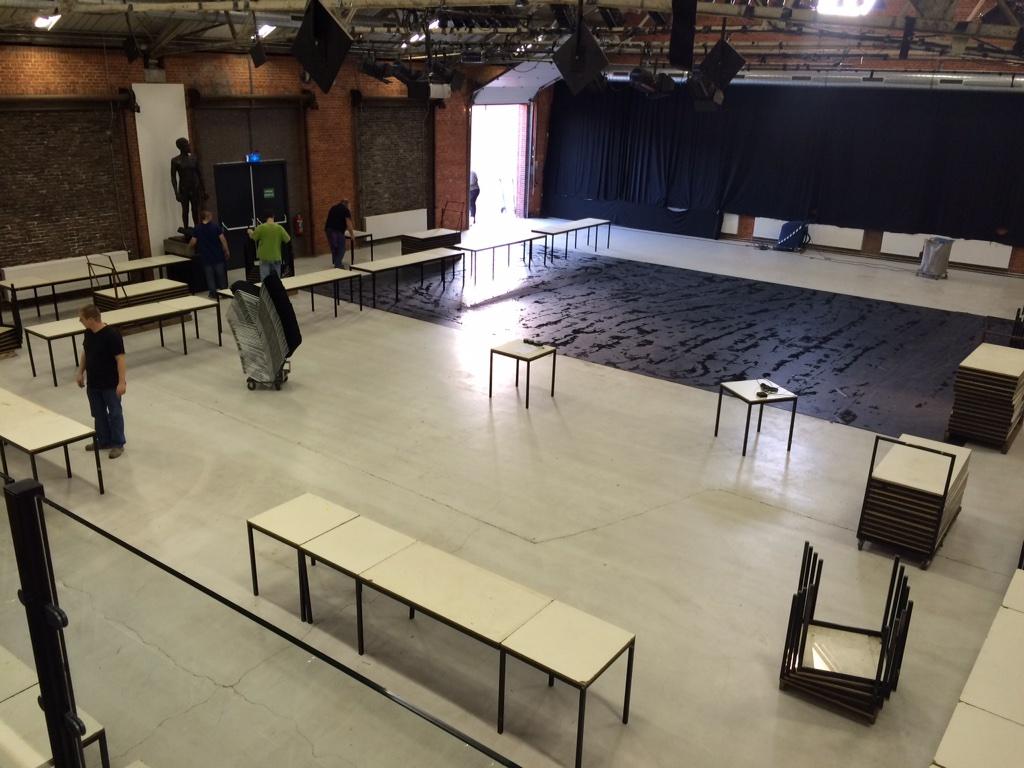 De theaterzaal van de Tramwerkplaats wordt voor morgen alvast omgetoverd tot Hobbymarkt voor <a href="/AdrillenWS/">Adrillen Winschoten</a>