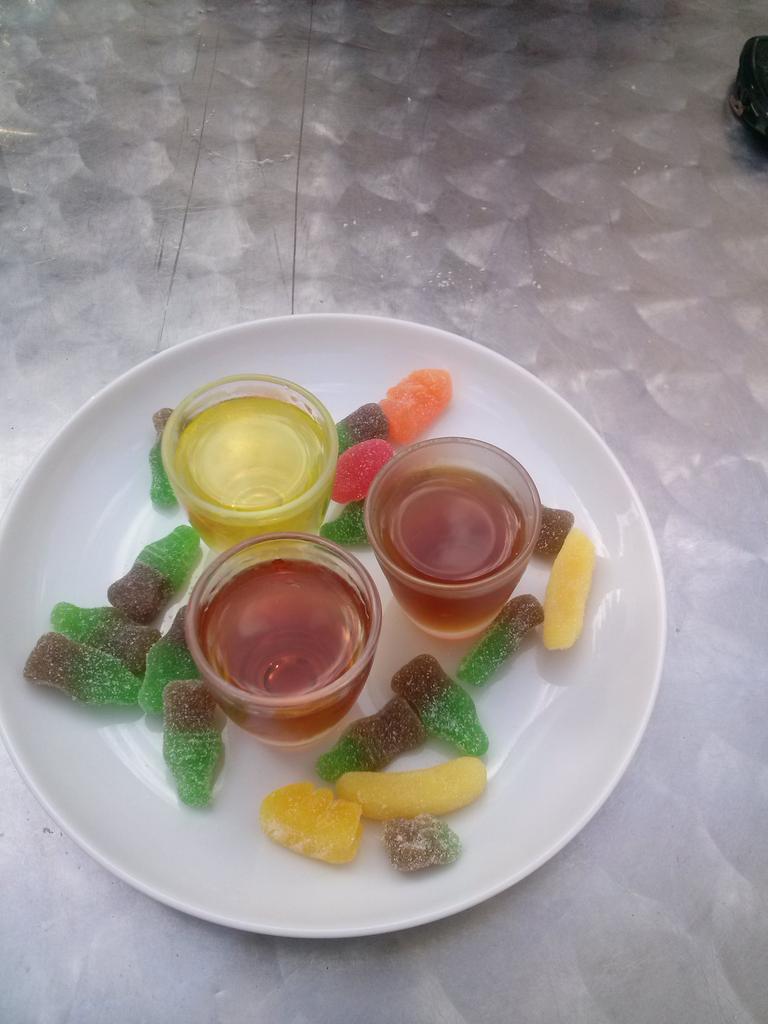 EmilyJui's tweet photo. Paellita rica y chupitos, @Manuelremos !! http://t.co/GbNJNwP7em