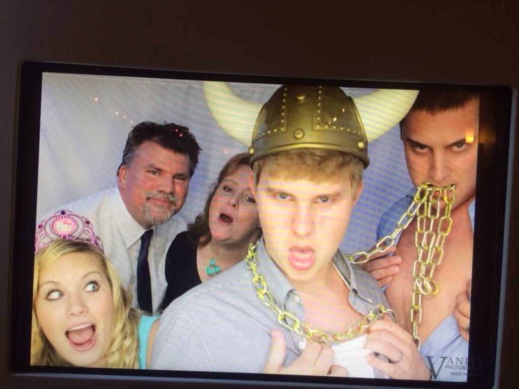 alysonrecord's tweet photo. #mycrazyfamily http://t.co/MJ8PueGkDO