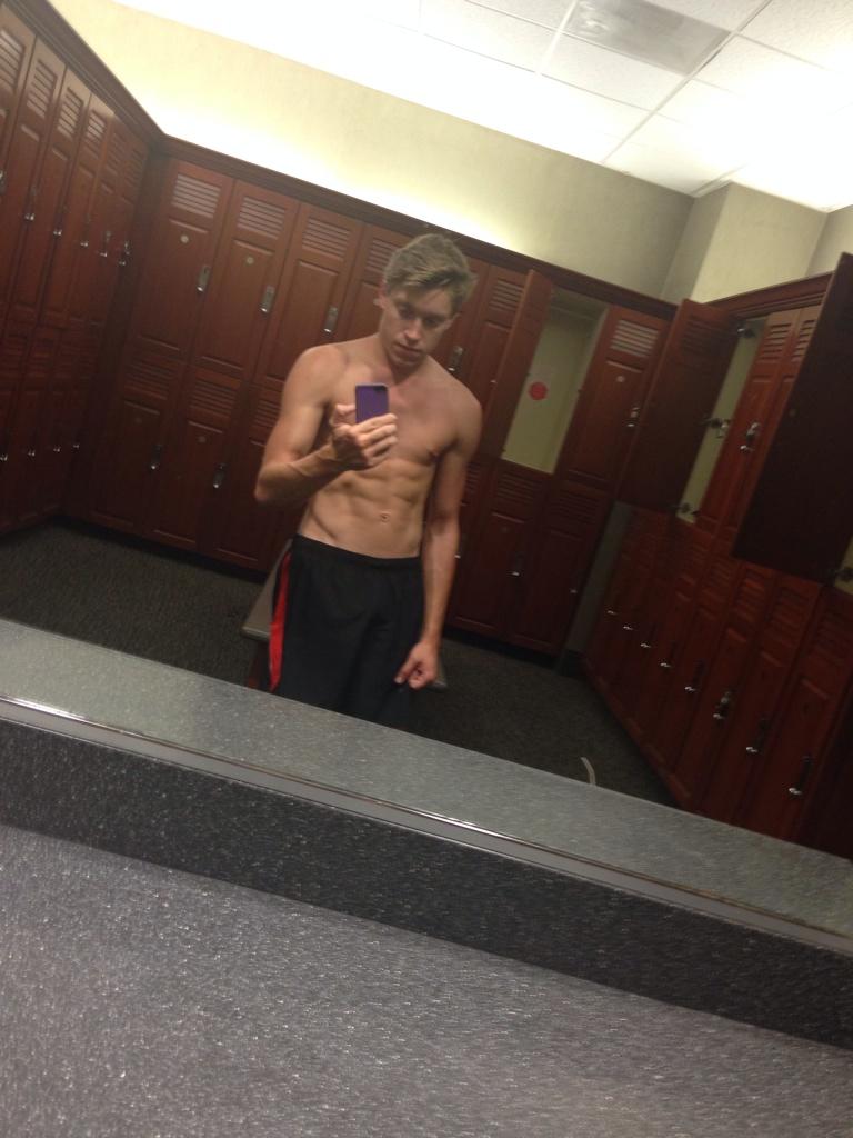 Making progress toward a better me @LAFitness #gay #abs http://t.co/1yBGvManFi