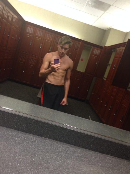 Making progress toward a better me @LAFitness #gay #abs http://t.co/1yBGvManFi