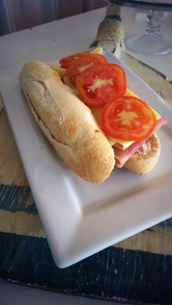 yachtingforum's tweet photo. Las baguettes protagonistas de #LECONFISERIE by @Yachtptomadero en @yachtingforum http://t.co/TL04YKhI5l
