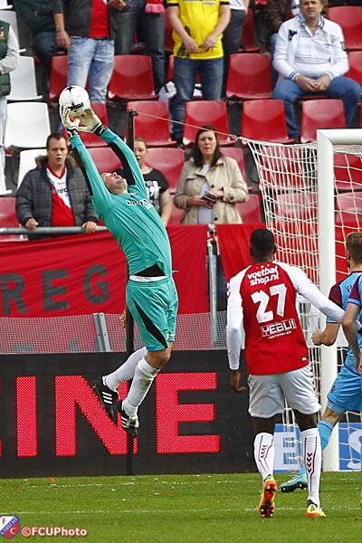 “<a href="/VerhoevenJeroen/">Jeroen Verhoeven</a>: Jammer van die fout, maar de uitslag is goud! #teameffort #bedanktjongens #fcutrecht #utrvit ”
