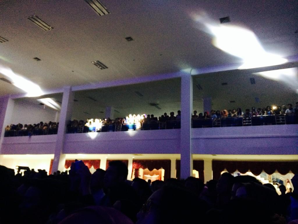 AMFUnila2014's tweet photo. Terima kasih @tulusm dengan performance yang luar biasa, dan terima kasih u/ para penonton yang kece2 dan tertib2 😊 http://t.co/GIGJyfJTBC