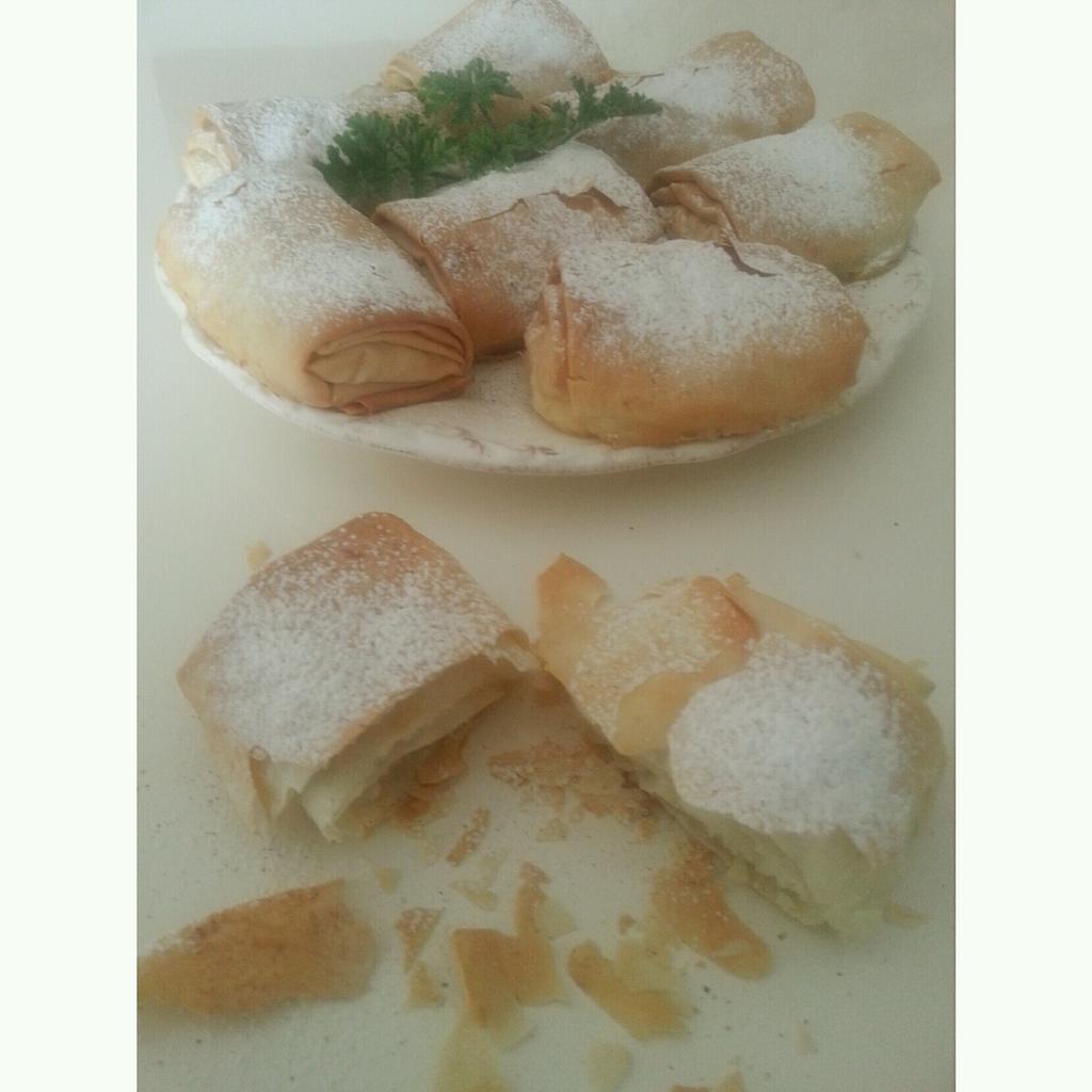 sallysuley's tweet photo. #Bougatsamekrema #galatabureko #sütlübörek ##greekfood #cypriotfood http://t.co/Ib1r2WX01a