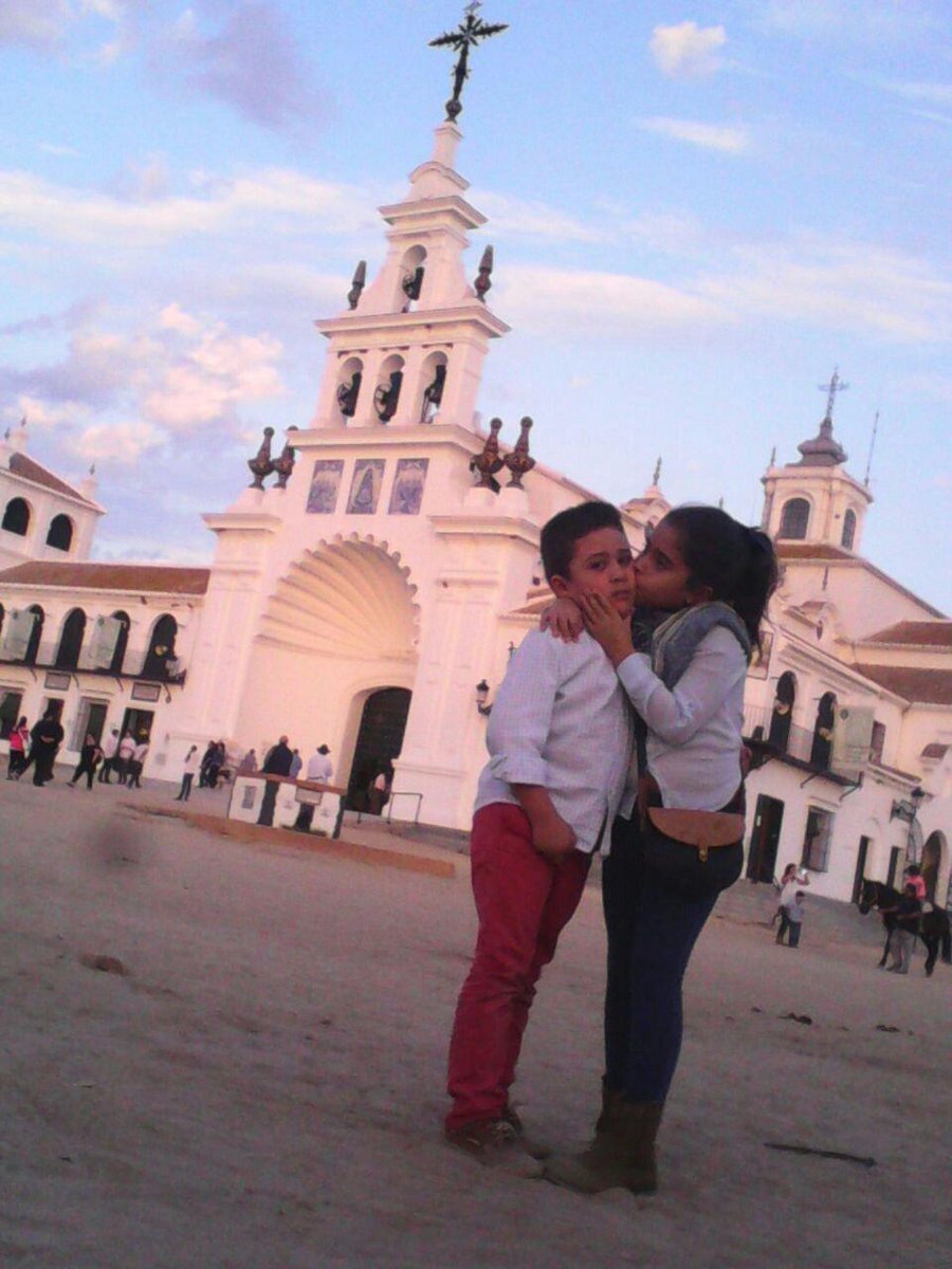 pastorilc's tweet photo. Muy buena tardecita con mis dos amores...estos momentos no se pueden olvidar!!!#losamo#elrocio#domingo http://t.co/dg8bn18SlD