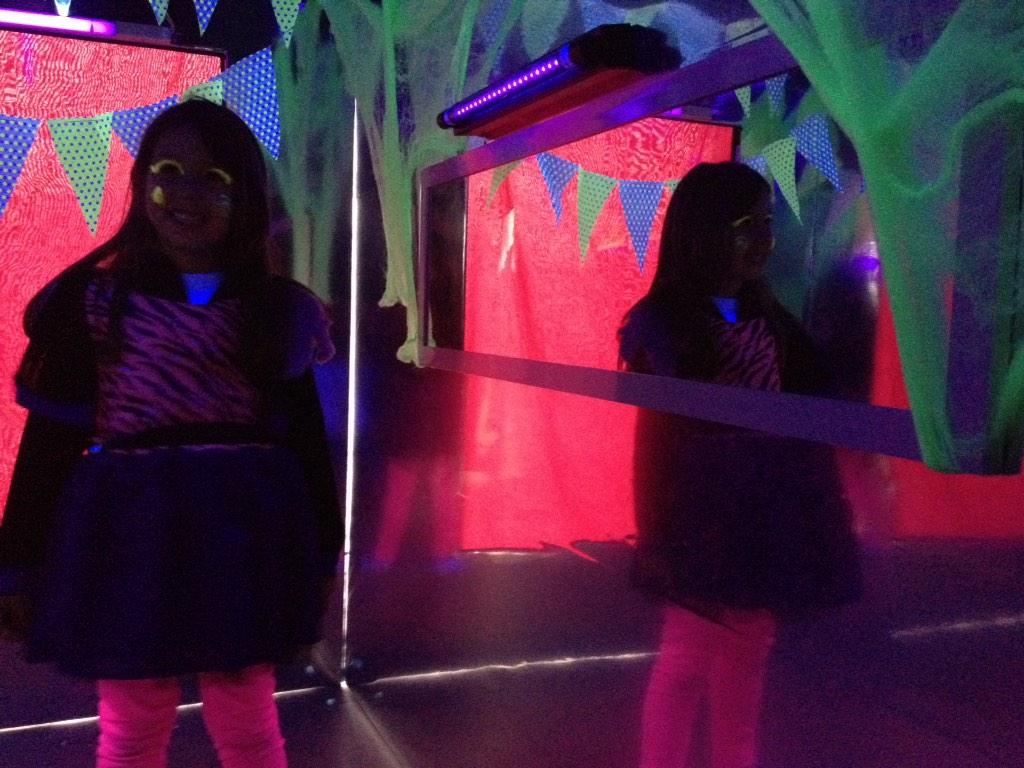 AlohaMKT's tweet photo. Experiencia #GlowInTheDark en @NordeltaCC #Halloween http://t.co/kxArEAdqUU