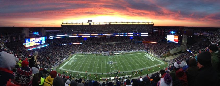 michellezando's tweet photo. Panoramic of sunset @gillettestadium #patsvsbroncos http://t.co/xjiOPXKrz2