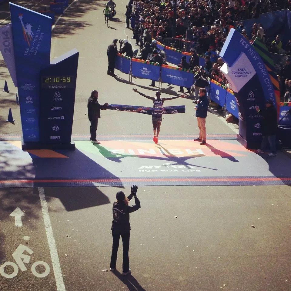 RunExperienceMX's tweet photo. Wilson Kipsang wins the @nycmarathon 2014 (2:10:59) first man to win #London, #Berlin and #NYC World Marathon Majors http://t.co/RpMFNNTYc9