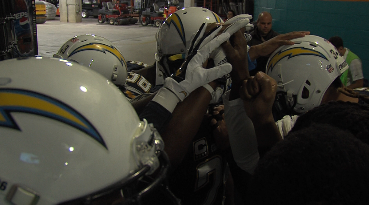chargers's tweet photo. Watch a mic’d up @DarrellStuckey get his DBs ready for battle. #SDvsMIA
http://t.co/KVPrzGtTVU http://t.co/HWP0tOB1w7