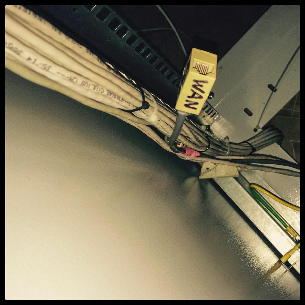 IT_Gene's tweet photo. Если нет нормальной СКС... http://t.co/LPCvlVcuvG