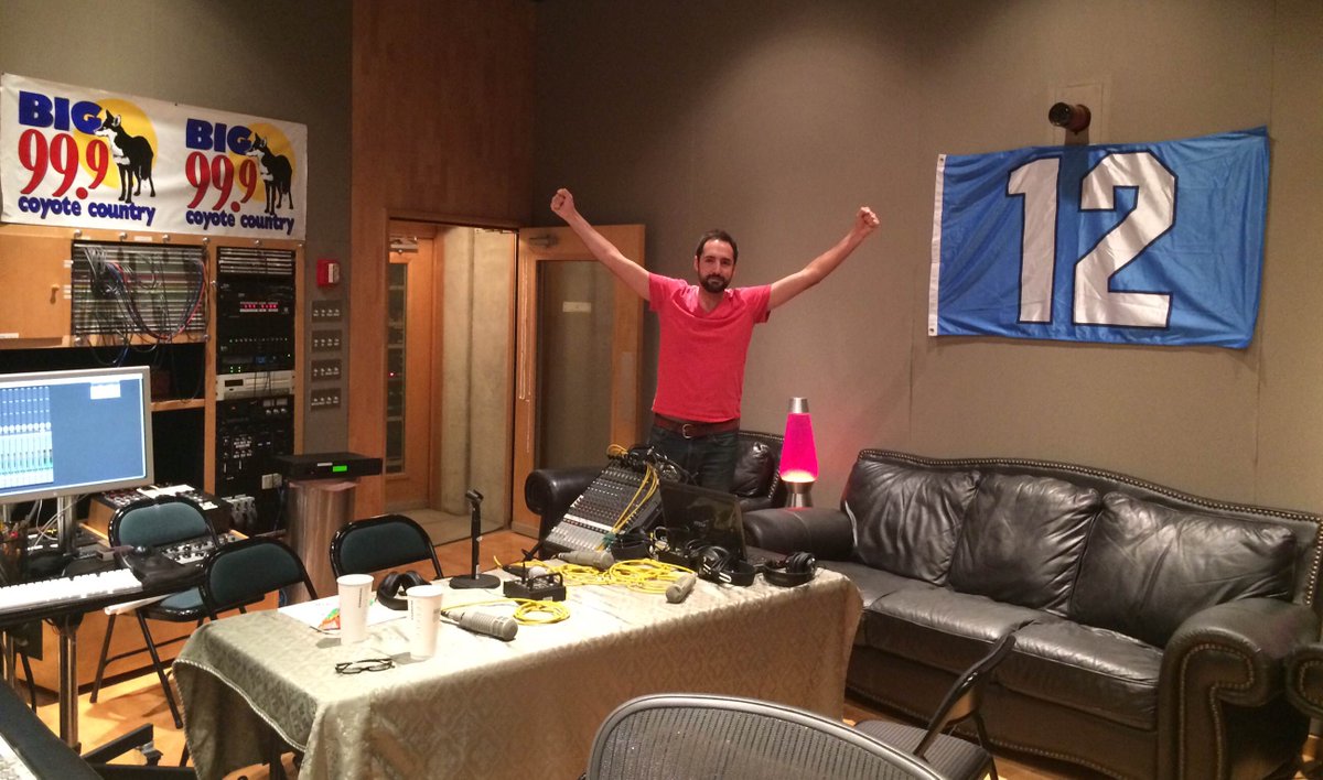 CoyoteCountry's tweet photo. Made it to Nashville! Studio is ready! #GoHawks #LiveFromMusicRow #CMAWeek http://t.co/uofPCRzNPr