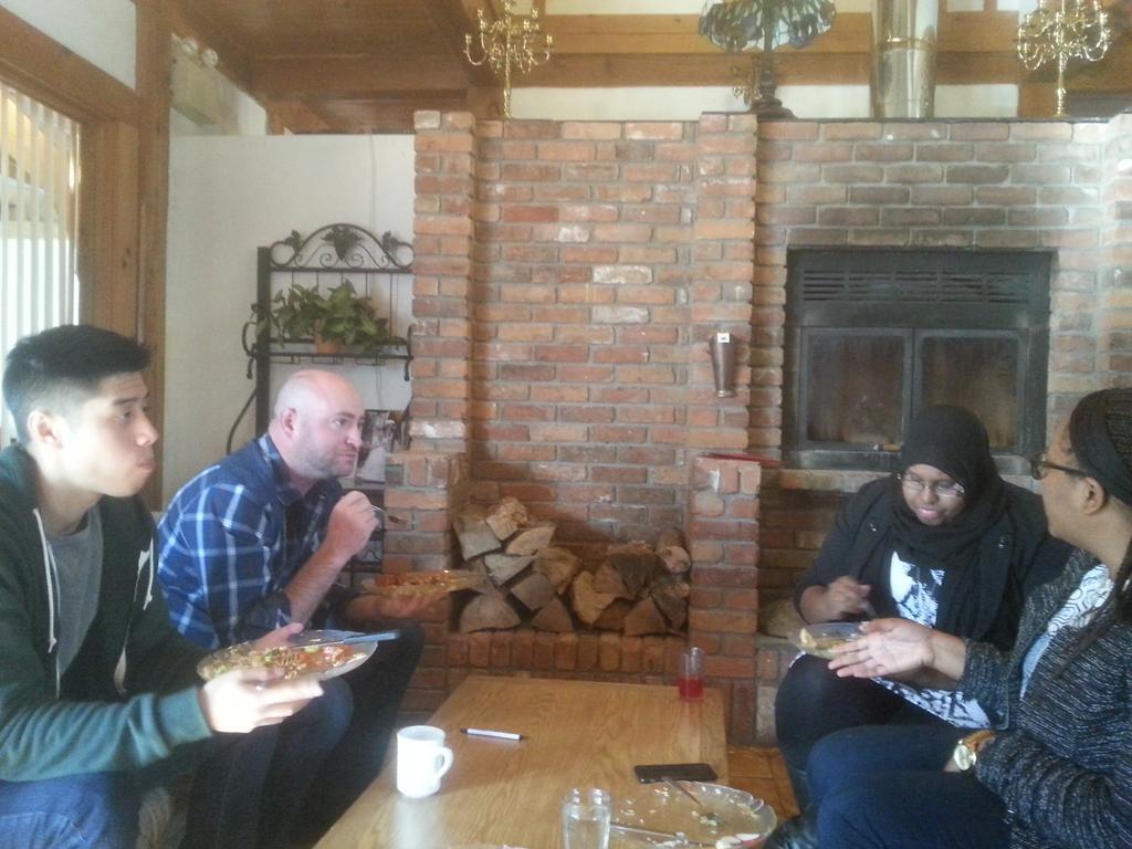 ResultsuOttawa's tweet photo. Even our lunch discussions are on how to be better #RCleaders... with a few comments on its deliciousness. http://t.co/kBRhpFscbk